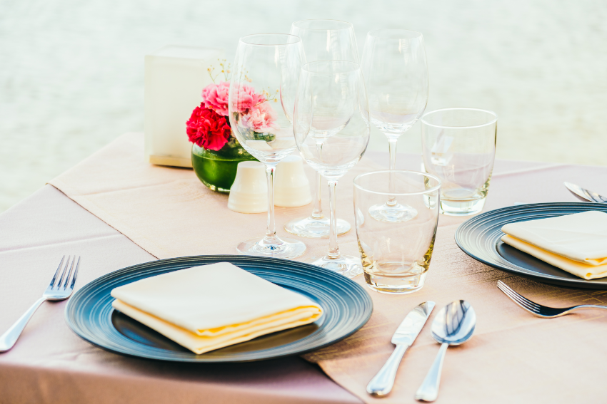 Romantyczna kolacja – jakie dodatki wybrać?