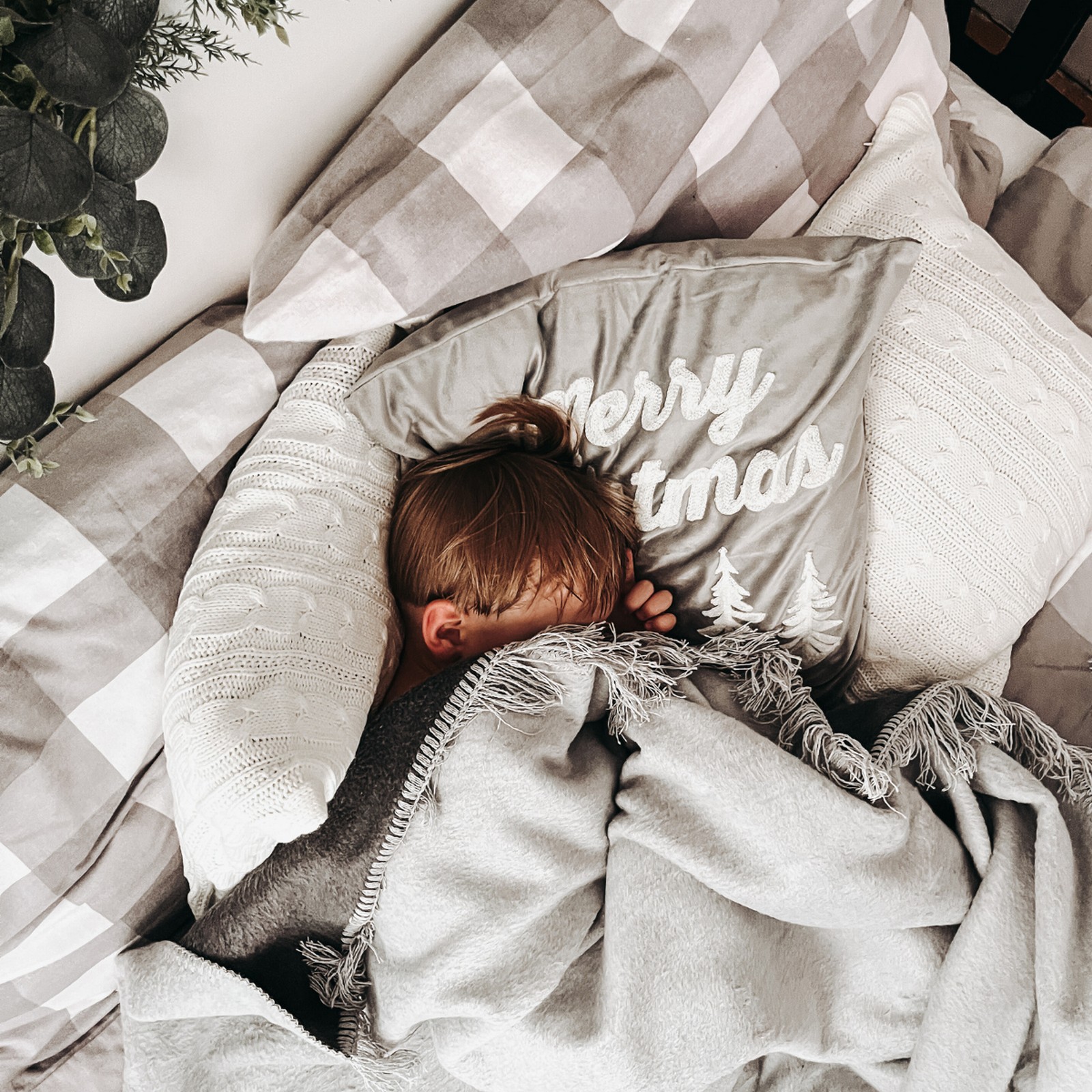 Najlepsze prześcieradła dla dzieci - jak wybrać materiał przyjazny dla skóry malucha?