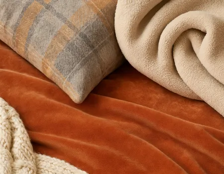 Jak wybrać ciepłą pościel na jesień? Poradnik dla zmarzluchów