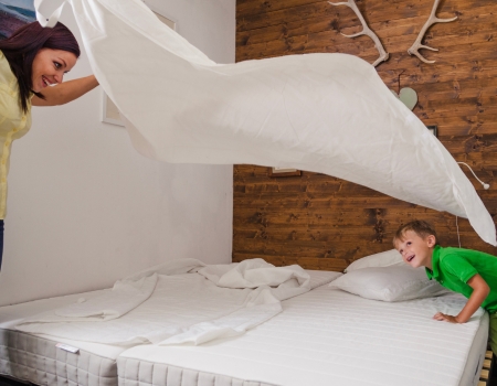 Jak zabezpieczyć łóżko przed moczeniem?