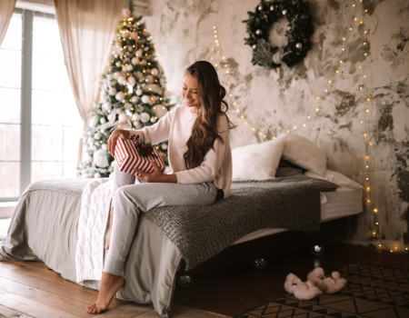 Jak przygotować świąteczną sypialnię dla gości? Lista nieoczywistych dodatków.