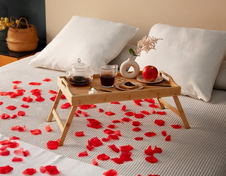 Pościel na Walentynki – jak wybrać elegancki i praktyczny prezent do sypialni