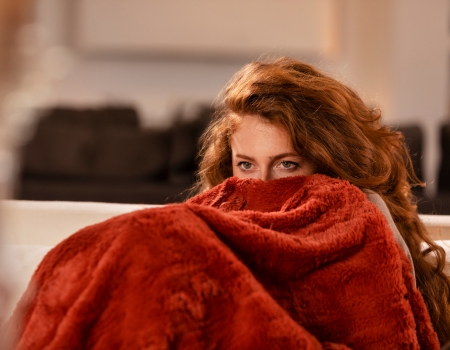 Zimowe poranki bez dyskomfortu – koce i tekstylia, które ogrzewają od pierwszej chwili