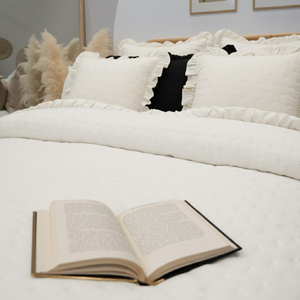 Narzuta 200 x 220 Pikowana Z Falbaną Celia 04