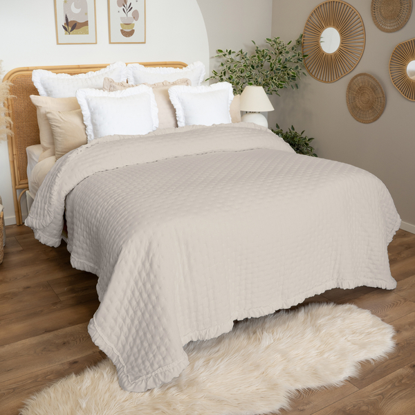 Narzuta 170 x 210 Pikowana Z Falbaną Celia 03