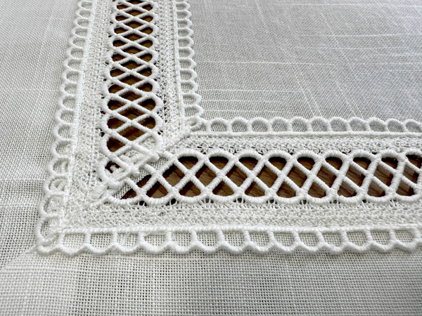 Stain-Resistant Tablecloth 110 x 160 with Lace Nela 549