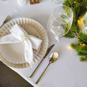 Obrus 140 x 200 Plamoodporny z Mereżką Hanah 001