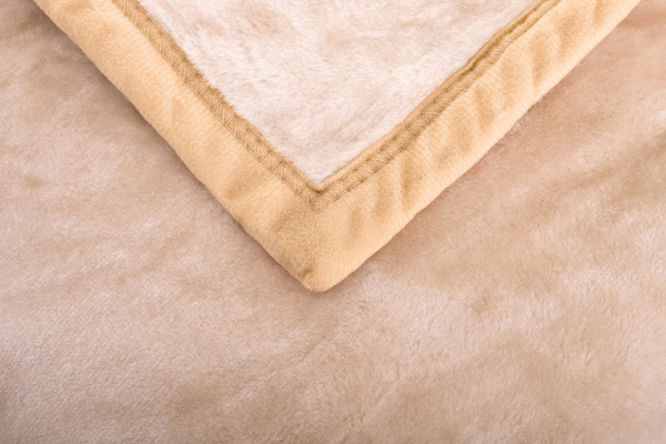 Koc 160 x 200 Akrylowy Jednolity Ciepły Yasemin 01