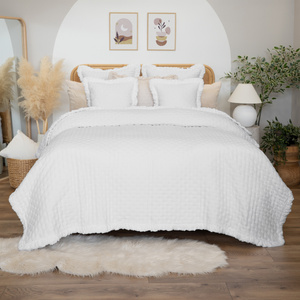 Narzuta 200 x 220 Pikowana Z Falbaną Celia 01