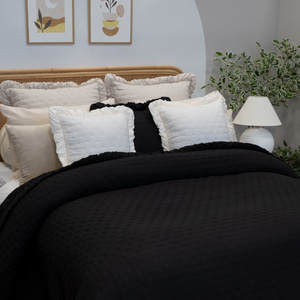 Narzuta 170 x 210 Pikowana Z Falbaną Celia 02