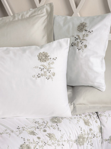 Bedding 200 x 220 6pcs Satin Embroidered 3D Omer 08