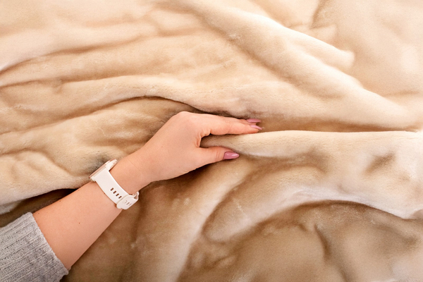 Koc 160 x 200 Akrylowy Jednolity Ciepły Yasemin 01