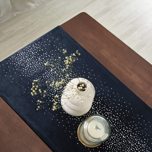 Bieżnik 60 x 120 Dekoracyjny Velvet Shiny Granat