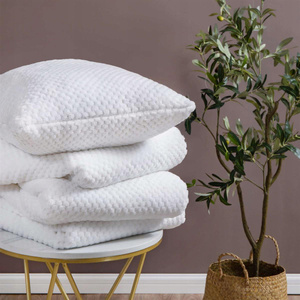 Koc 150 x 200 Mikrofibra Żakardowa Monte Biały