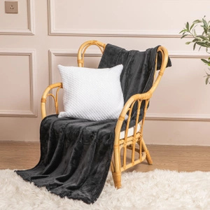 150 x 200 Plush Microfiber Willy Black Blanket