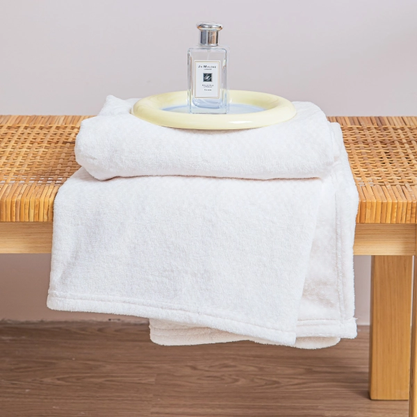 Koc 70 x 150 Pluszowy Mikrofibra Willy Biały