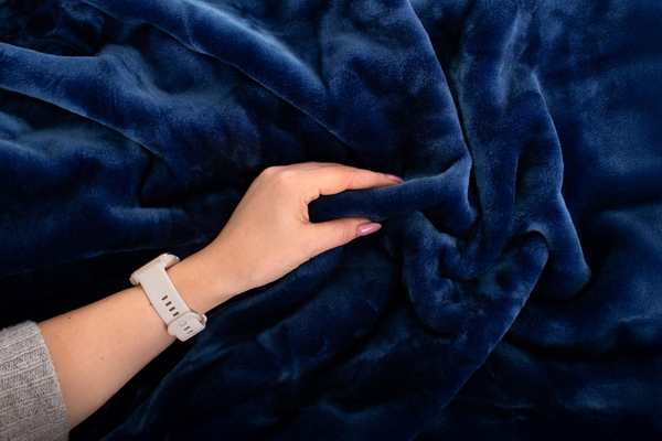 Koc 160 x 200 Akrylowy Jednolity Ciepły Yasemin 09