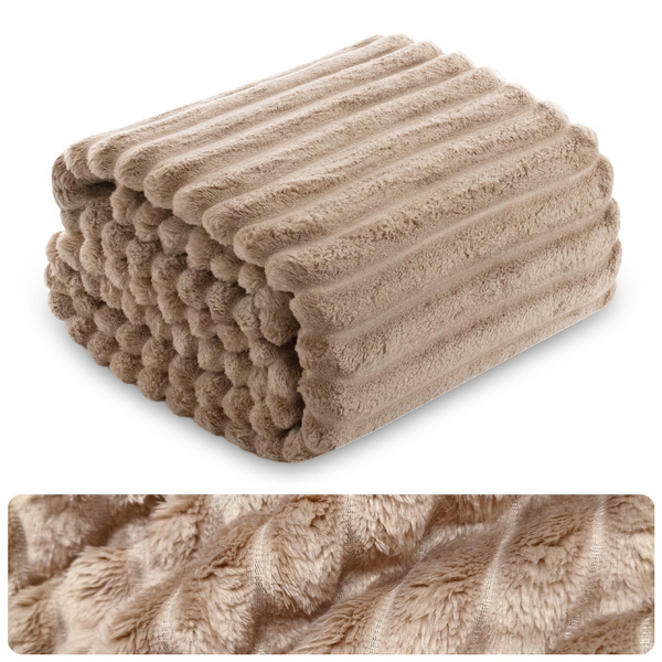 Koc 160 x 200 Mikrofibra Tłoczona Pasy Nuvio 04