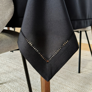 Obrus 120 x 120 Plamoodporny z Mereżką Hanah 002