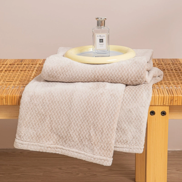 Plush 150 x 200 Microfiber Willy Beige Blanket