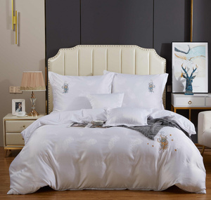 Bedding 160 x 200 5 pcs Satin Embroidered AT010