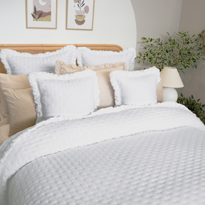 Narzuta 220 x 240 Pikowana Z Falbaną Celia 01