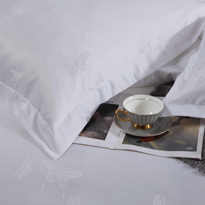 Bedding 160 x 200 5pcs Satin Embroidered AT017