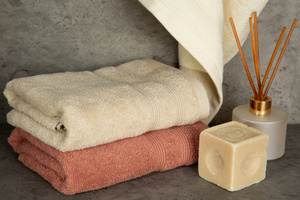 30 x 50 Bath Towel Terrycloth Aline 11 Pomegranate