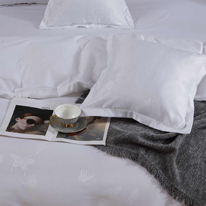 Bedding 160 x 200 5pcs Satin Embroidered AT017