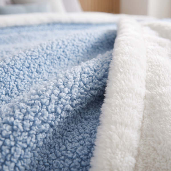 Koc 160 x 200 Boucle Bukla z Lamówką Mellori 02