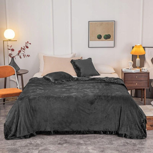 Koc 200 x 220 Mikrofibra Falbanka Ruffly Czarny