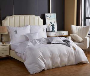 Bedding 160 x 200 5 pcs Satin Embroidered AT010