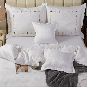 Bedding 160 x 200 5 pcs Satin Embroidered AT012