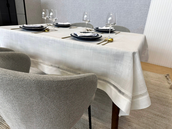Stain-Resistant Tablecloth 110 x 160 with Lace Nela 549