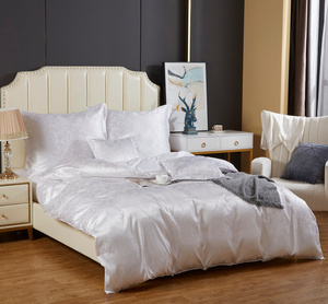 Bedding 160 x 200 5pcs Satin Embroidered AT001