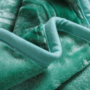 Blanket 160 x 200 Vito Stamped Acrylic Bottle Green