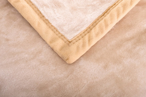 Koc 200 x 220 Akrylowy Jednolity Ciepły Yasemin 01