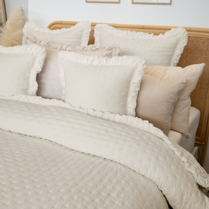 Narzuta 200 x 220 Pikowana Z Falbaną Celia 04