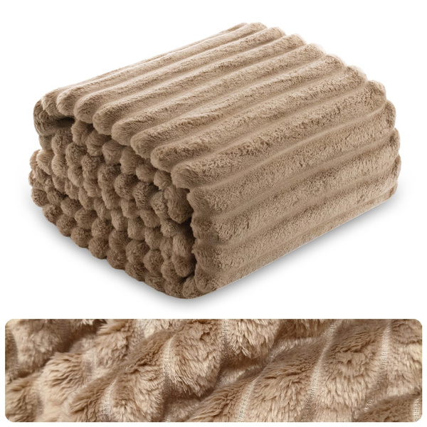 Koc 160 x 200 Mikrofibra Tłoczona Pasy Nuvio 06