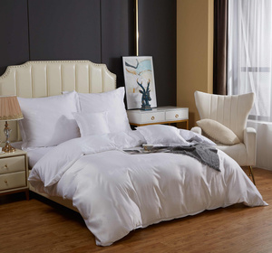 Bedding 160 x 200 5pcs Satin Embroidered AT017