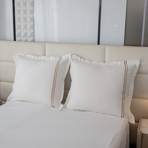 Pościel 140 x 200 2cz Gładka Z Haftem Lumera 01