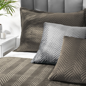 Poszewka 50 x 70 Dekoracyjna Welwet Sofia Brąz