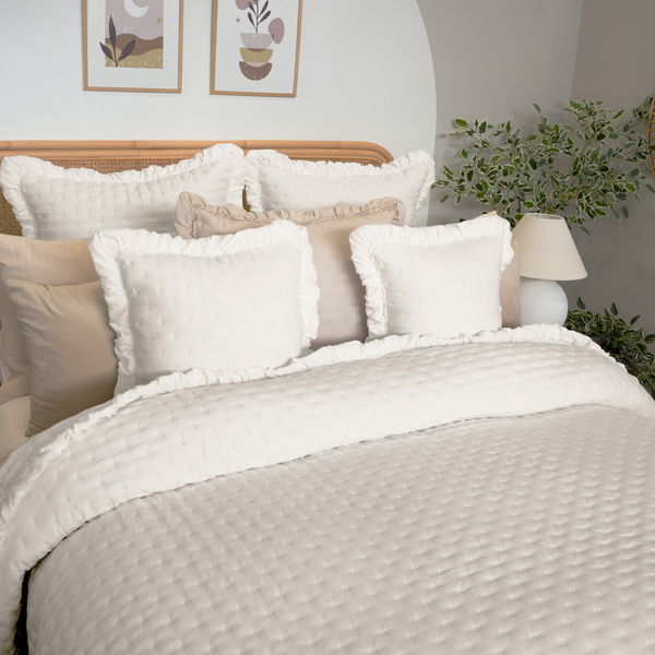 Narzuta 220 x 240 Pikowana Z Falbaną Celia 04