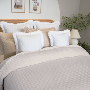 Narzuta 170 x 210 Pikowana Z Falbaną Celia 03