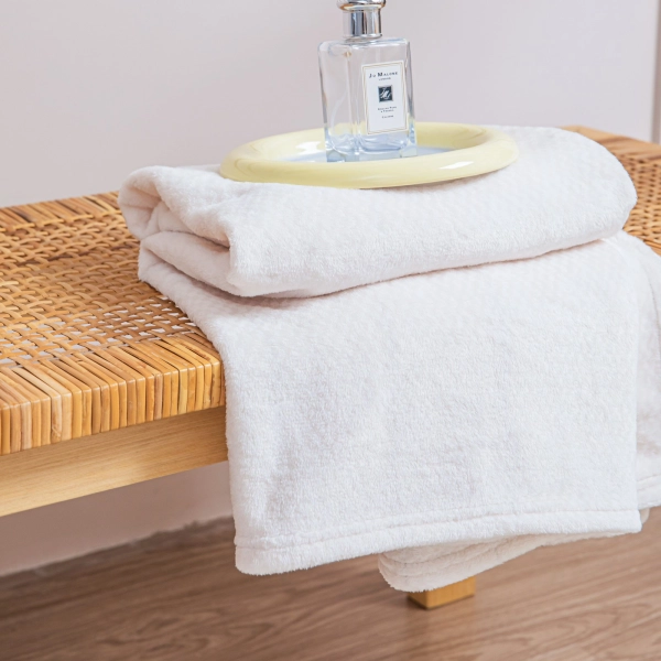 70 x 150 Plush Microfiber Willy White Blanket