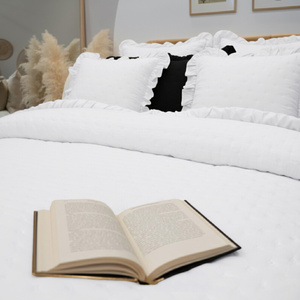 Narzuta 170 x 210 Pikowana Z Falbaną Celia 01