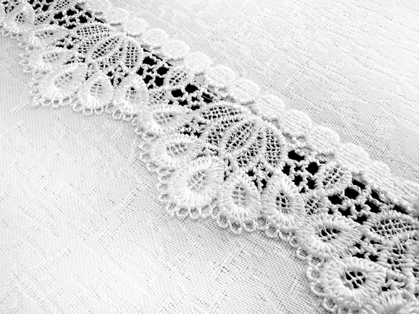 Stain-resistant Tablecloth 150 x 240 with Lace 2100 White