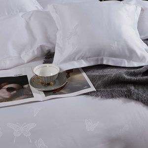 Bedding 160 x 200 5pcs Satin Embroidered AT017