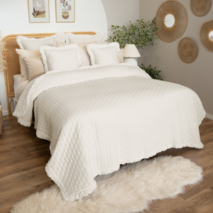 Narzuta 220 x 240 Pikowana Z Falbaną Celia 04