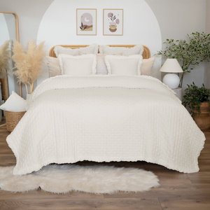 Narzuta 200 x 220 Pikowana Z Falbaną Celia 04